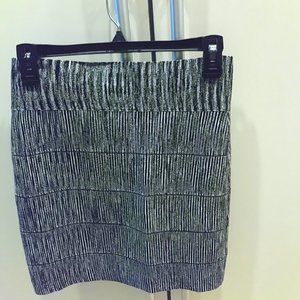 BCBG MAXAZRIA BANDAGE SKIRT MEDIUM